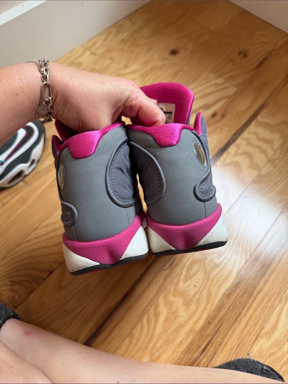Nike Air Jordan 13 Retro GS "Cool Grey Fusion Pink" - 6.5 Y / 8.5 W - Picture 5 of 7